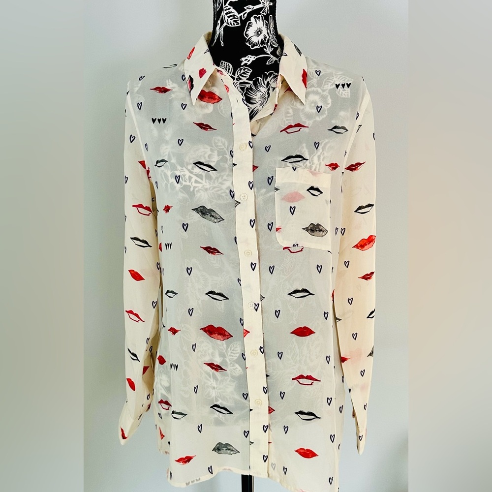 Banana Republic cream colored “Lips” blouse